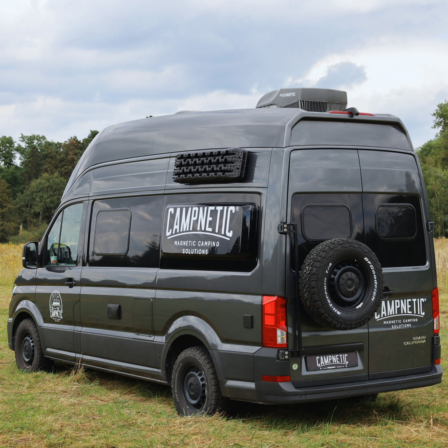 Campnetic Grand California 600 mit Sandboards