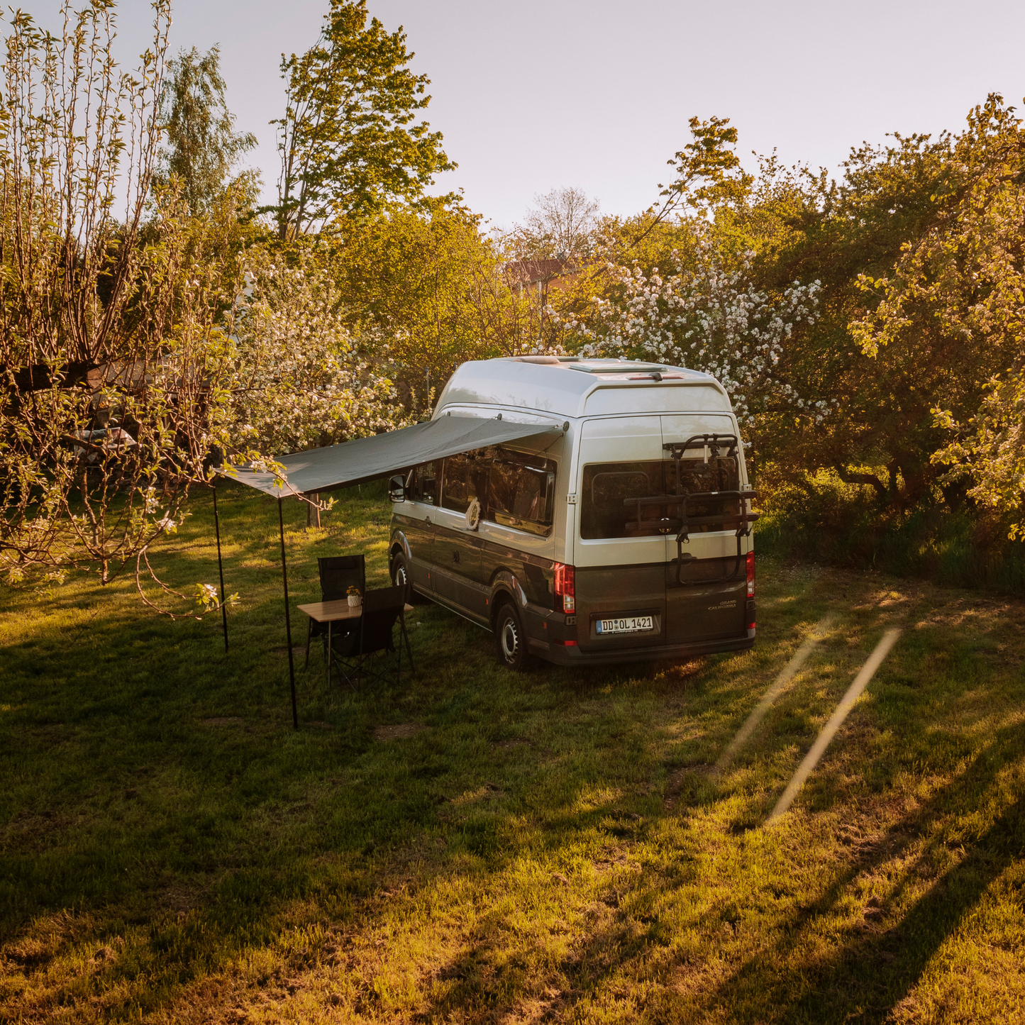 Flexible Nutzung: Sonnensegel als Vorzelt-Erweiterung für den Camper VW grand California
