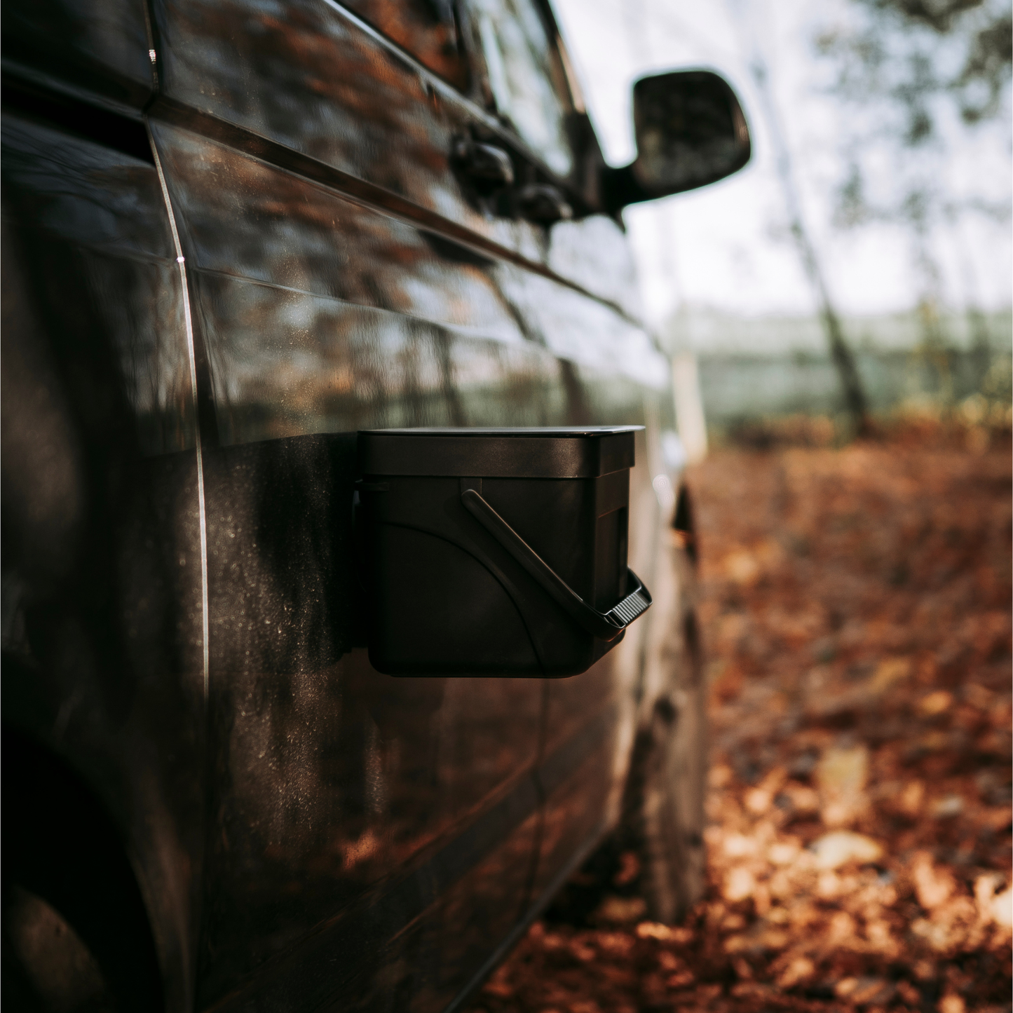 Hängender magnetischer Campnetic Abfalleimer für Campervans und Wohnmobile