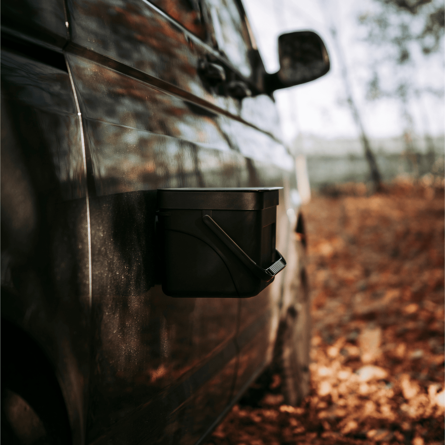 Hängender magnetischer Campnetic Abfalleimer für Campervans und Wohnmobile