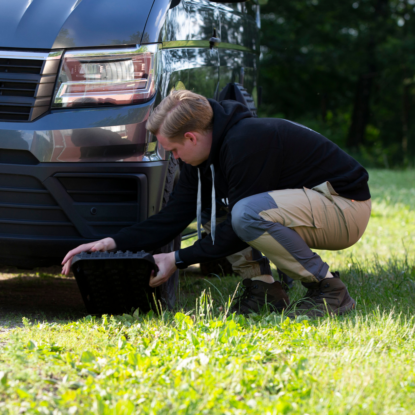 Sandbleche für Camper, Vans und Offroader – unverzichtbar im Offroad-Zubehör