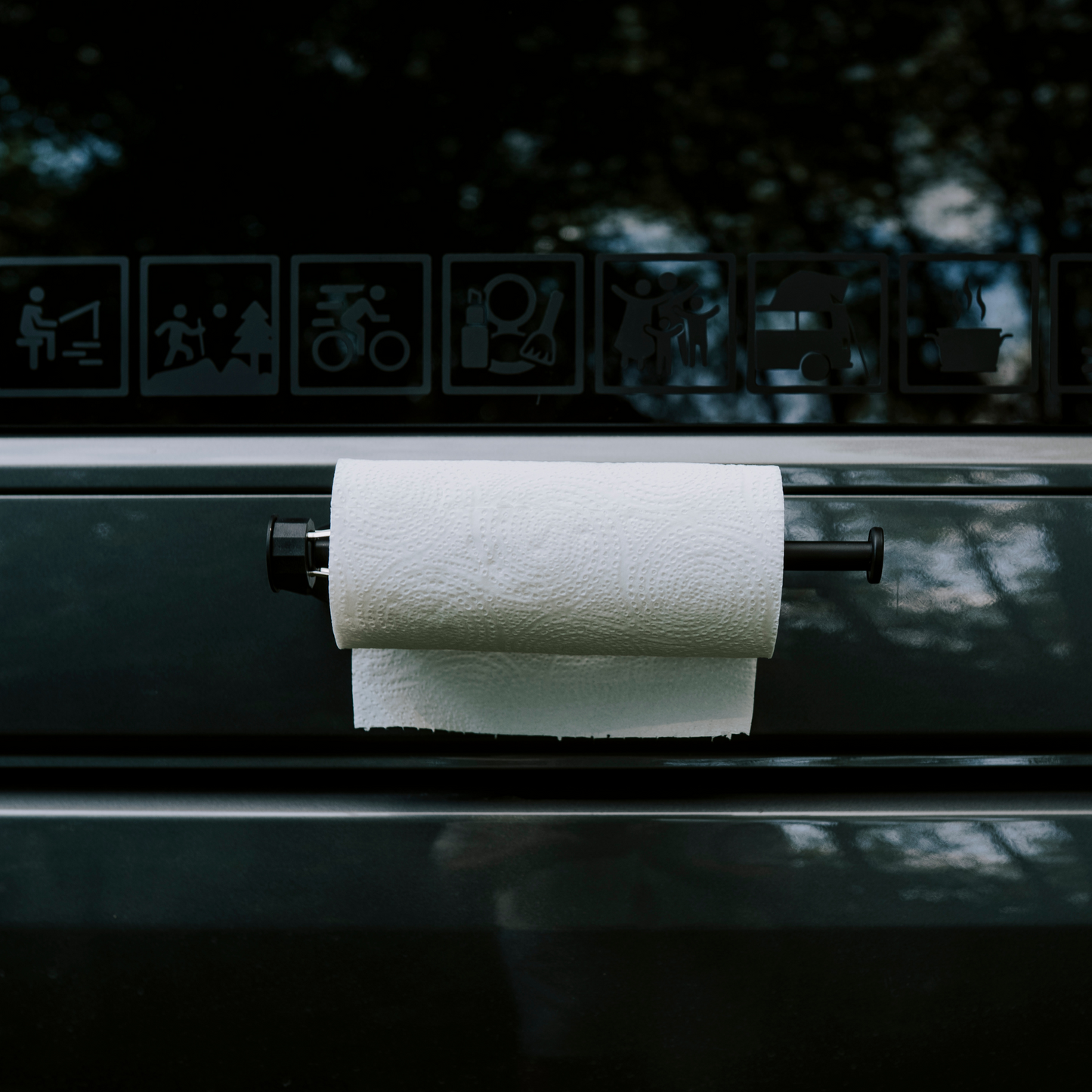 Magnetic kitchen roll holder