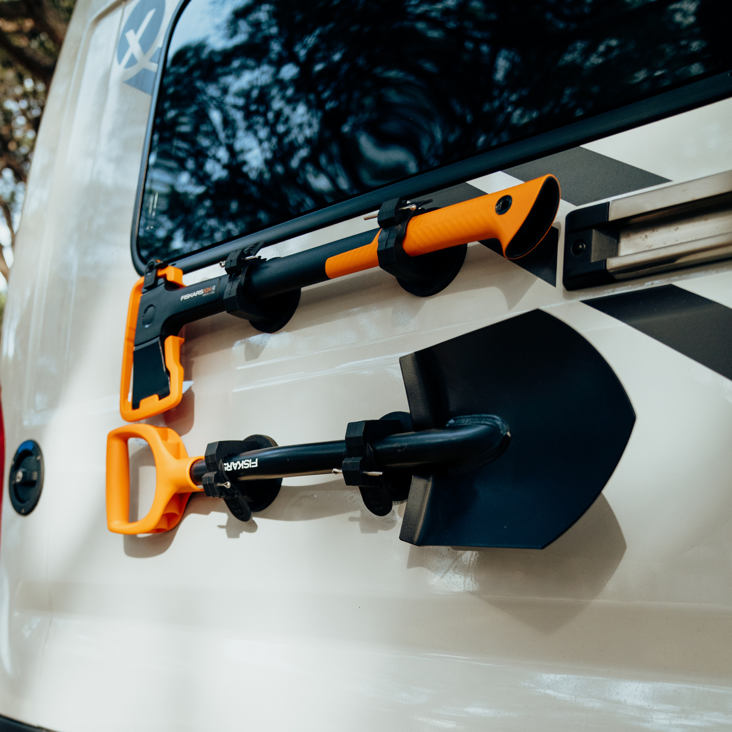 Fiskars Axt campervan anbringen ohne bohren magnetisch axthalterung axthalter
