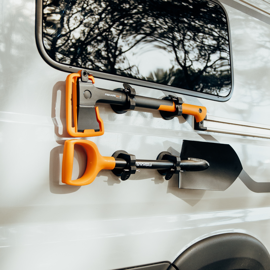 Werkzeughalterung magnetisch schaufel axt spaten fiskars campervan camping offroad bus van
