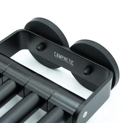 Magnetischer Camping-Wäschetrockner mit Schutzmagneten auf Van-Seite