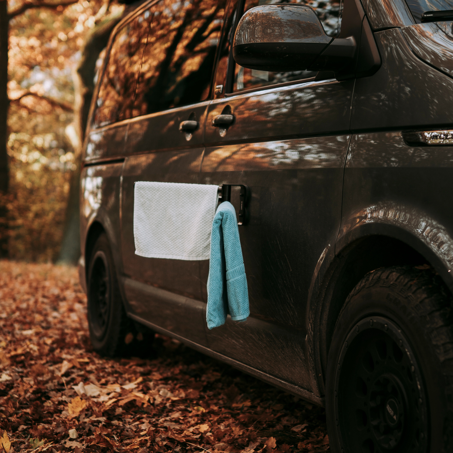 Wäscheaufhängung für Vanlife – vier flexible Stangen mit Geschirrtüchern am Sprinter