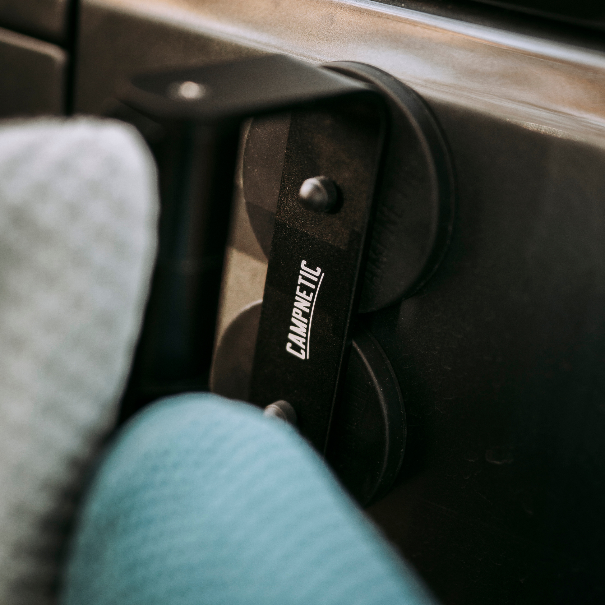 Magnetischer Kleiderhalter am Fiat Ducato für Handtücher und leichte Textilien