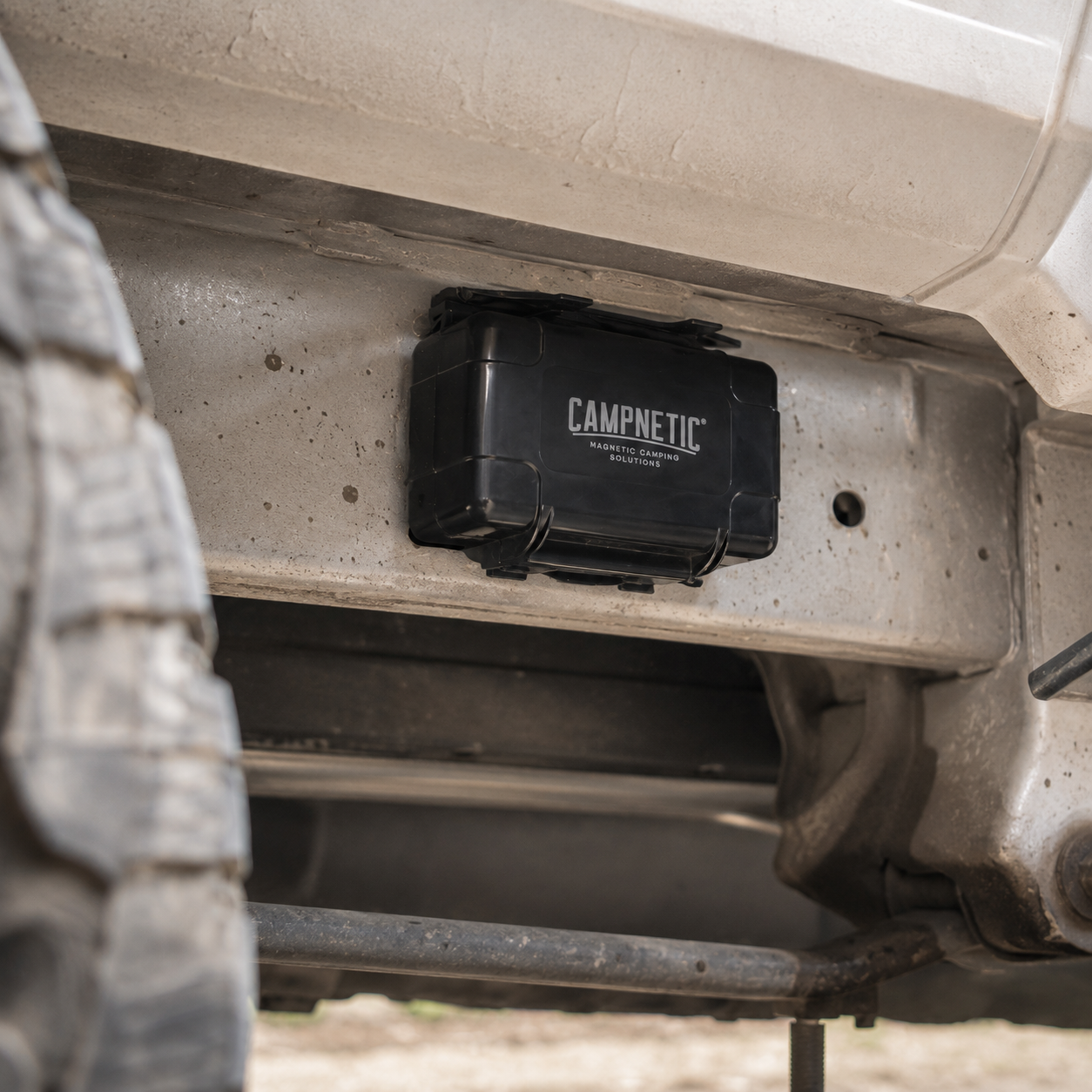 Robuste AirTag Box mit Magnetbefestigung für Camper, Van und Outdoor Abenteuer