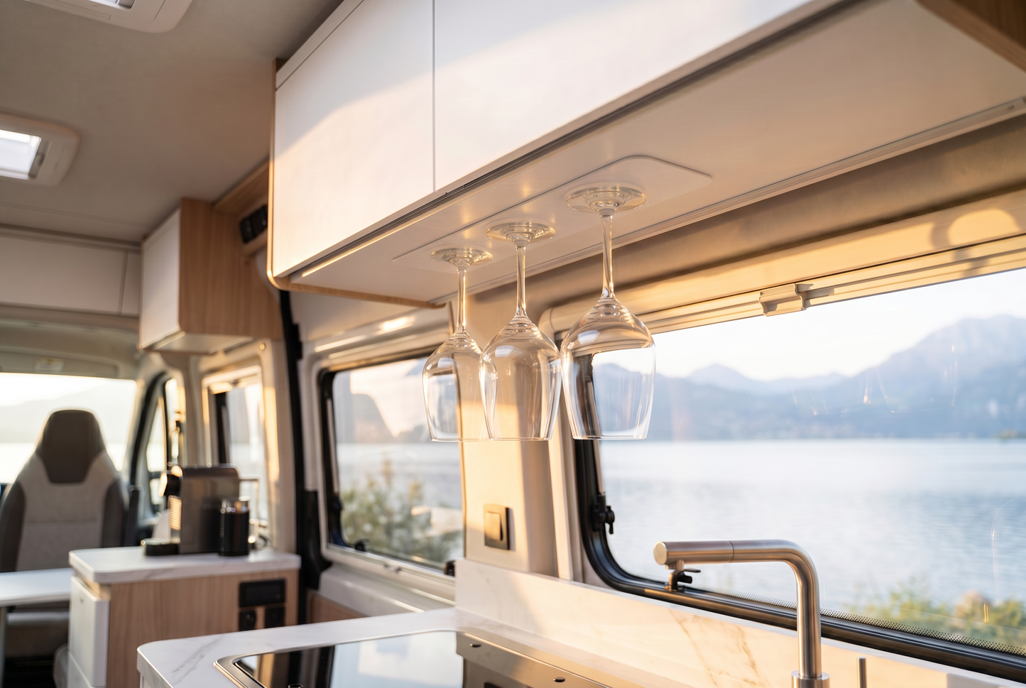 Metallplatte für magnetische Aufbewahrung im Camper