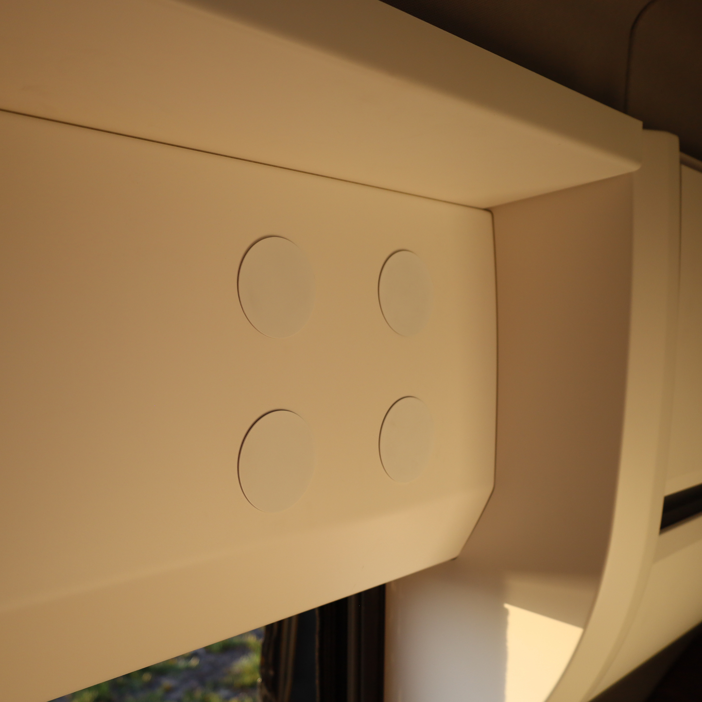 Robustes Metallpad für Vanlife – hält Magnete, Lampen & Co. sicher an Ort und Stelle