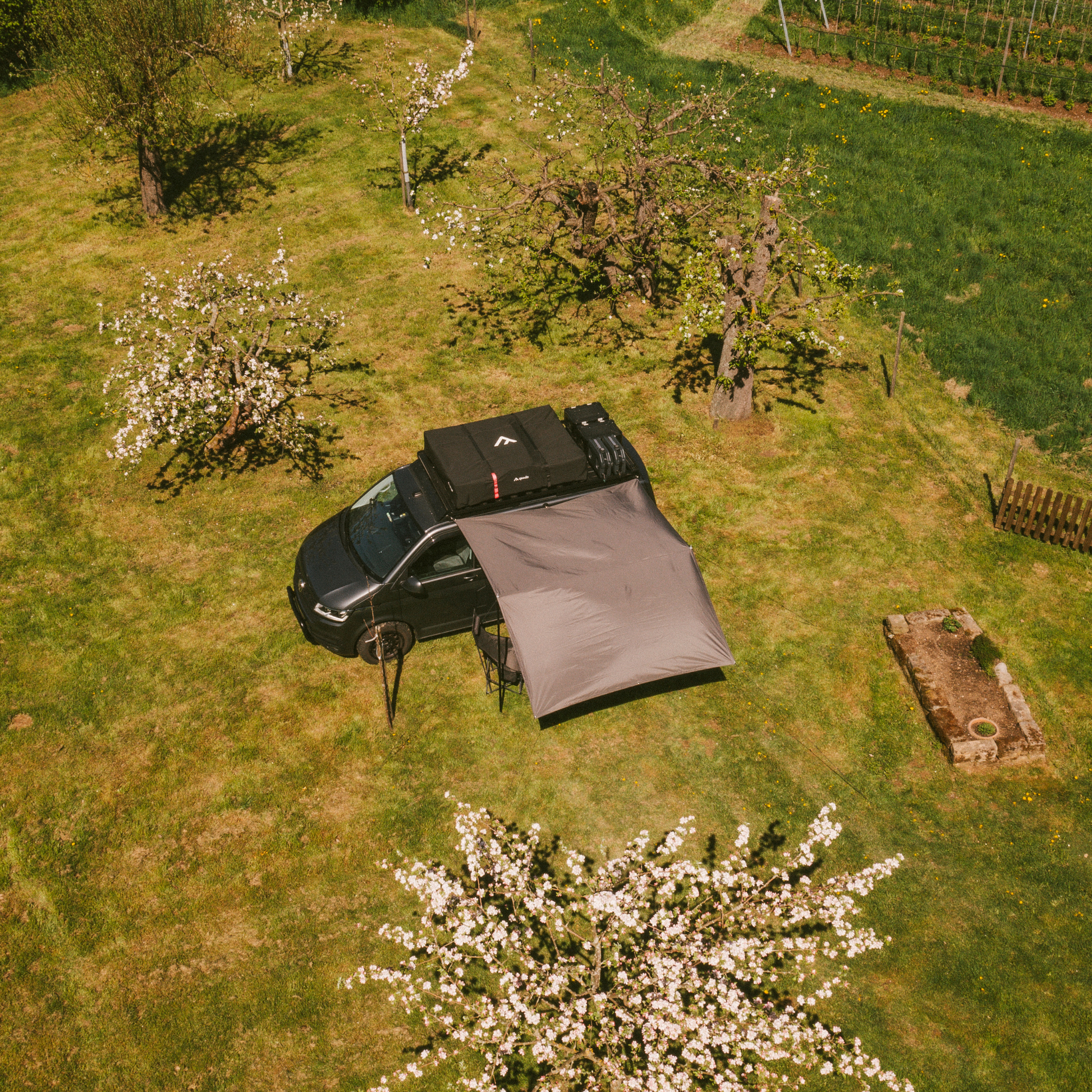 tarp am auto befestigen Sun sail with magnetic holder, telescopic poles for campers – Campnetic