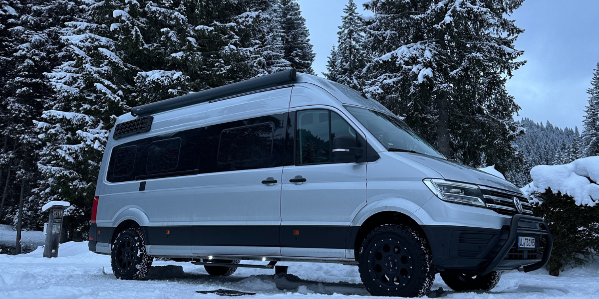 VW Grand California 680 mit magnetischen Sandboards von Campnetic