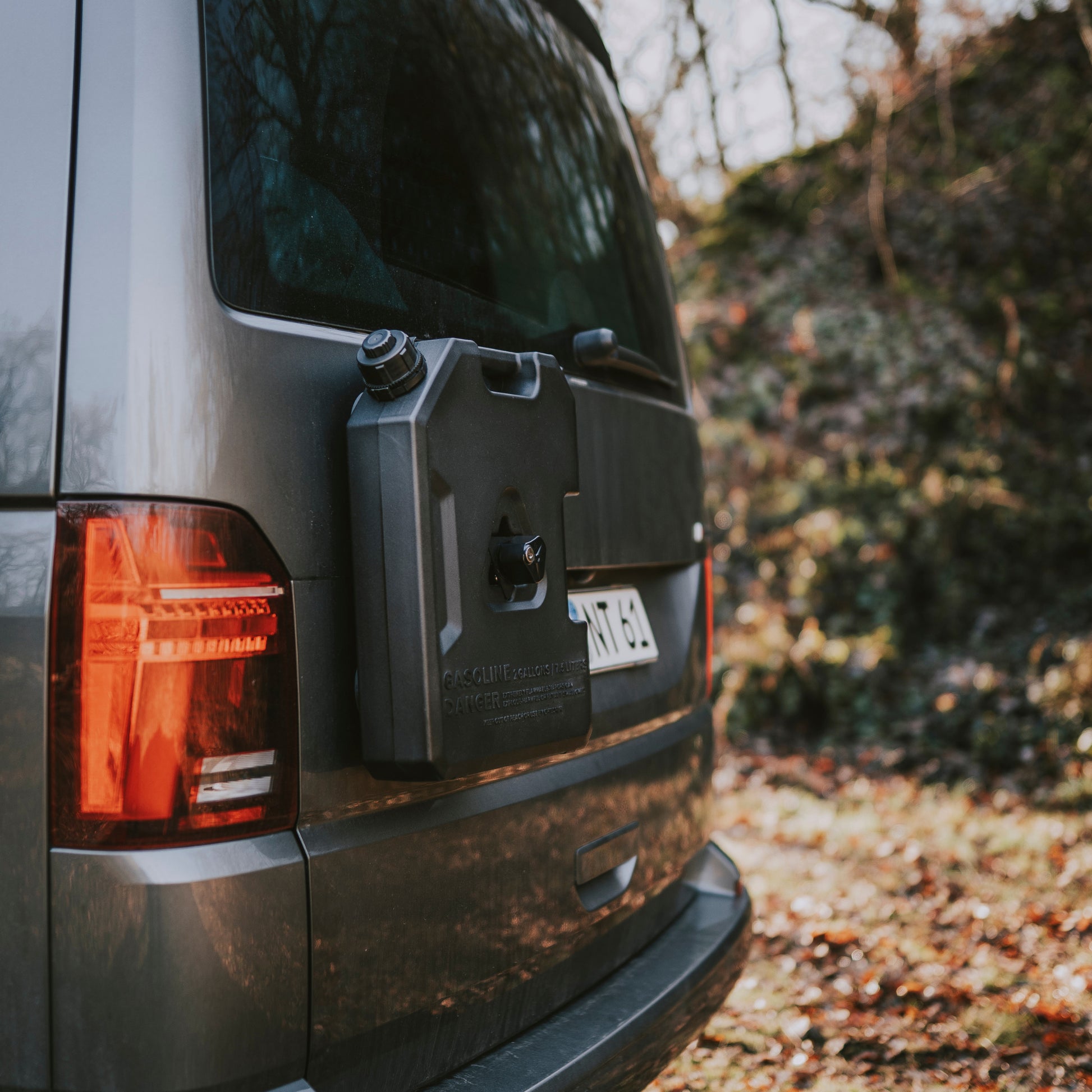 Benzinkanister als Notreserve für Camping und Vanlife
