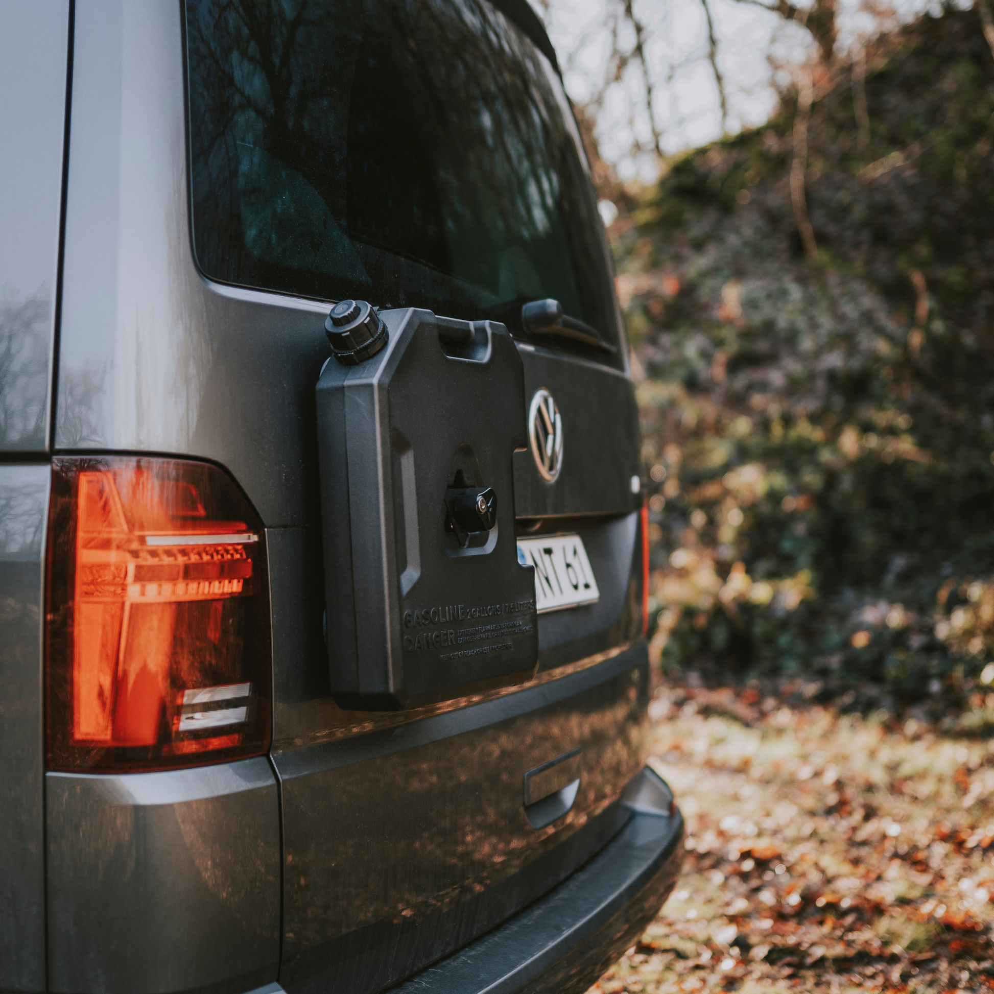 Benzinkanister als Notreserve für Camping und Vanlife