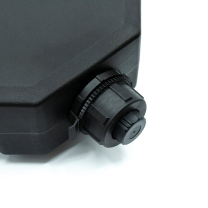 Magnetischer Benzinkanister am Mercedes Sprinter Camper