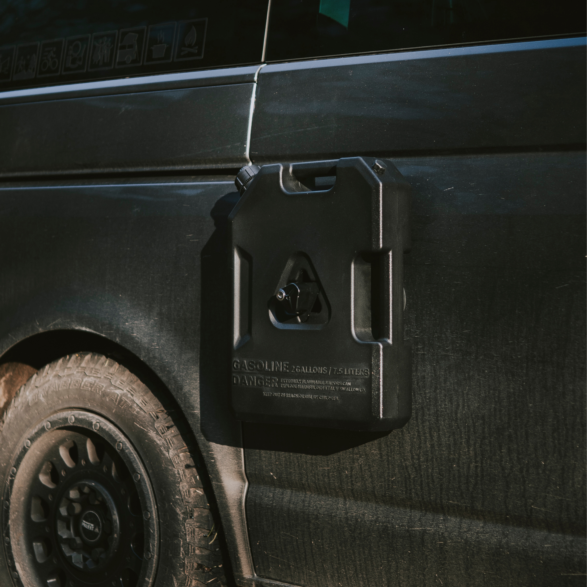 Magnetischer Benzinkanister für lange Vanlife Roadtrips