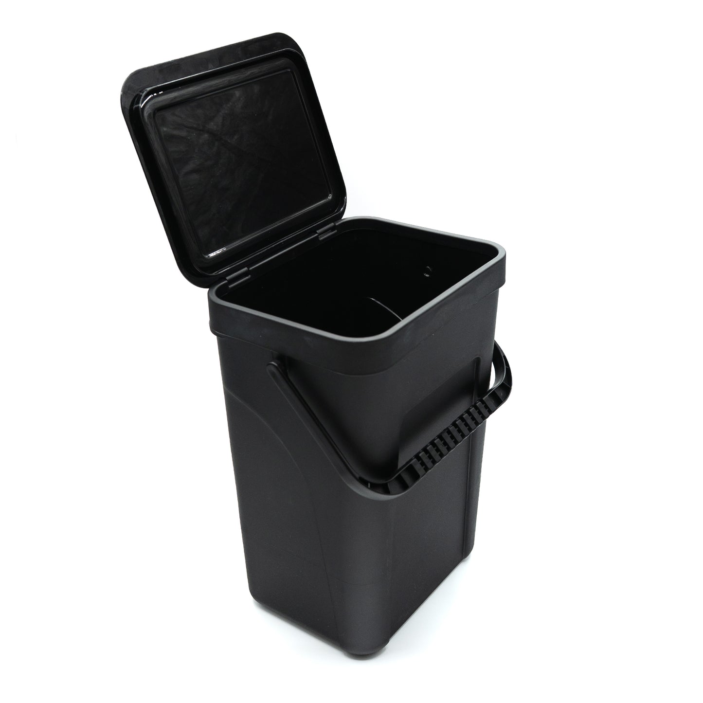 Magnetischer Campnetic Müllbehälter beim Outdoor-Kochen am Camper befestigt