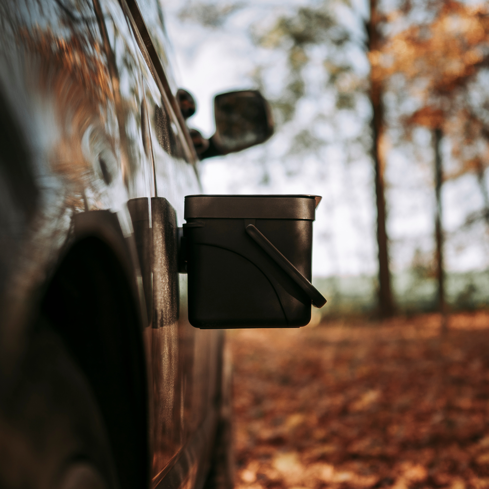 Outdoor Camping-Mülleimer mit starker Magnetbefestigung von Campnetic