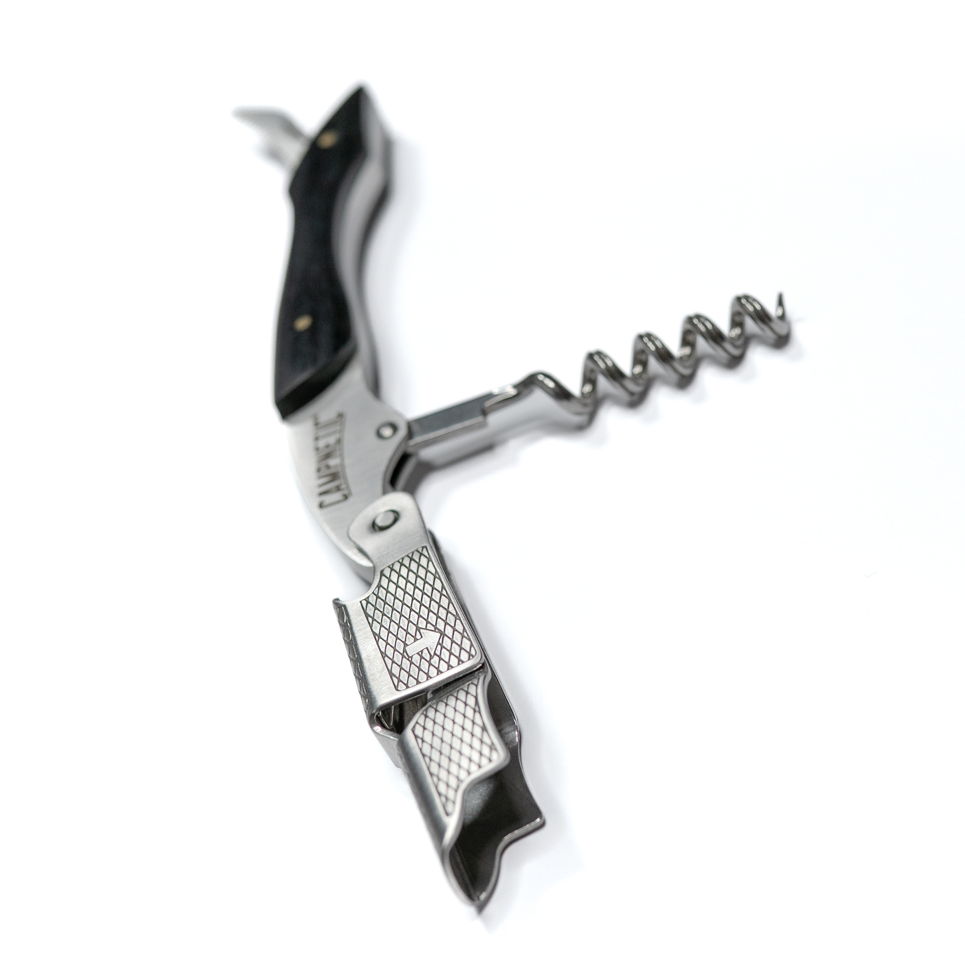 Campnetic Weinöffner im Camper-Lifestyle – ideal für Vanlife, Camping und Outdoor-Abenteuer.