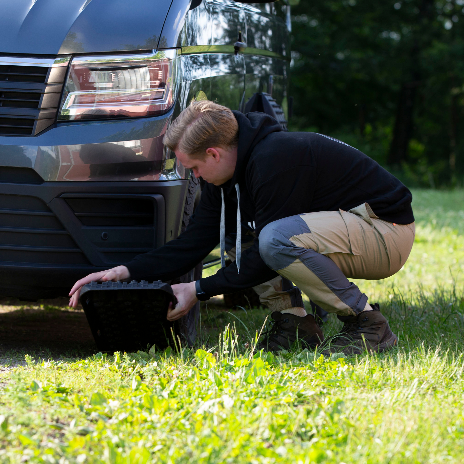 Sandbleche für Camper, Vans und Offroader – unverzichtbar im Offroad-Zubehör