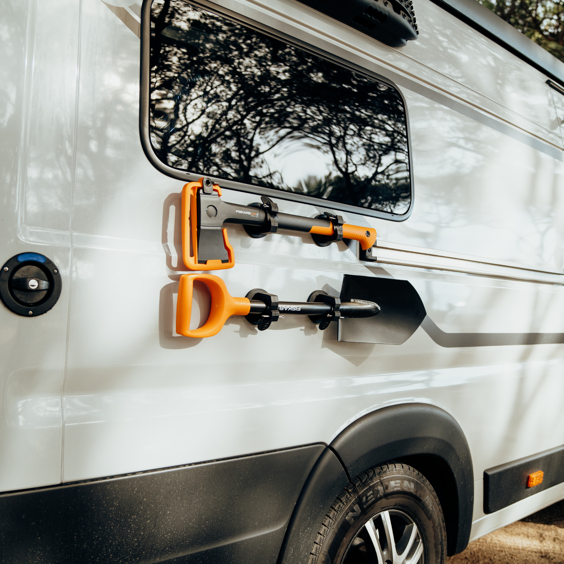Axt Schaufel Spaten Fiskars Camper Kastenwagen magnethalterung magnet anbringen magnetisch