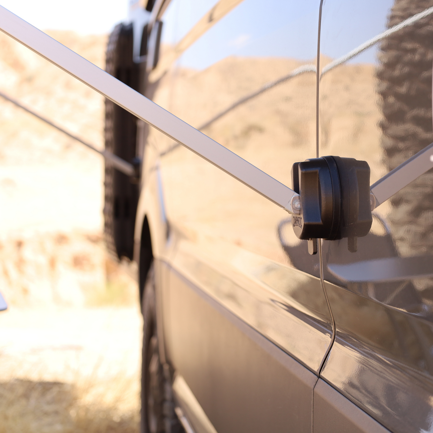 Markisenhalter für Wohnmobil aus carbonverstärktem Hochleistungskunststoff – made by Campnetic