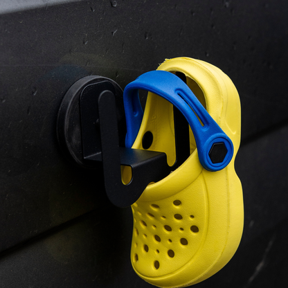 Schuhe magnetisch am Mercedes Sprinter befestigt ohne Bohren