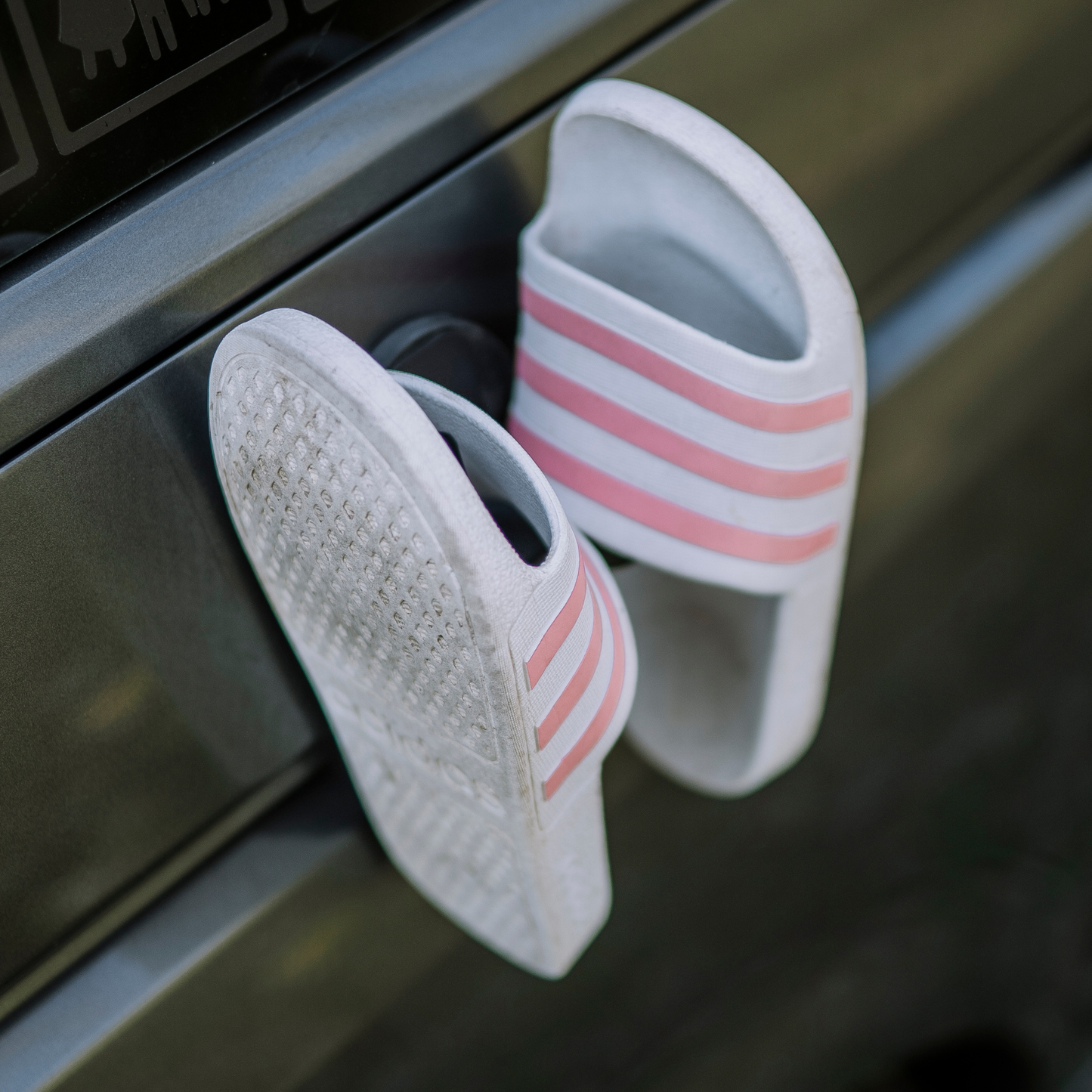 Magnetischer Schuhhalter am Fiat Ducato für Vanlife