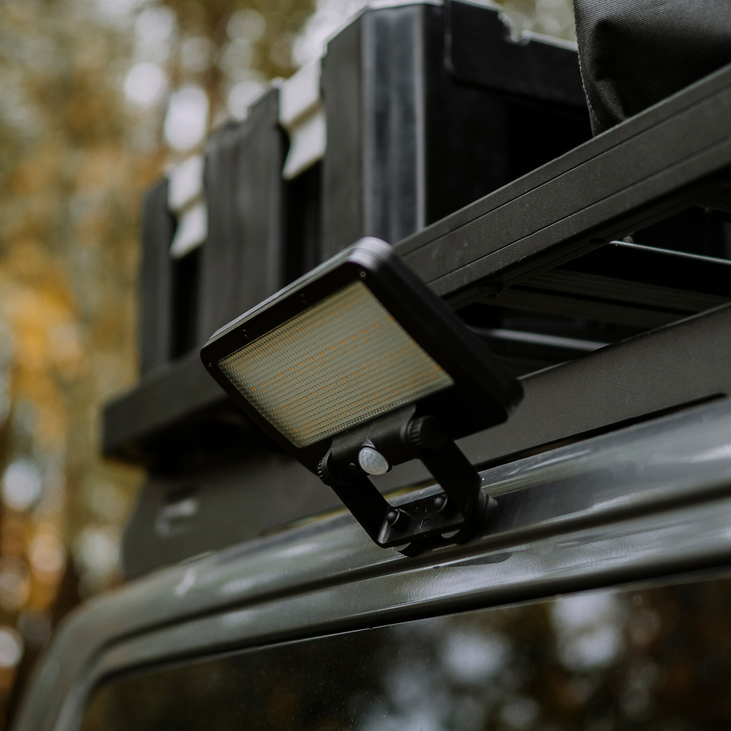 Solarleuchte mit starkem Magnet und Bewegungssensor – ideal für Camping und Outdoor
