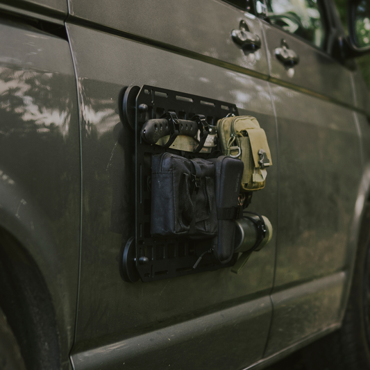 Campnetic Toolboard am Van befestigt mit 88mm Magneten – Ordnung für Offroad und Camping