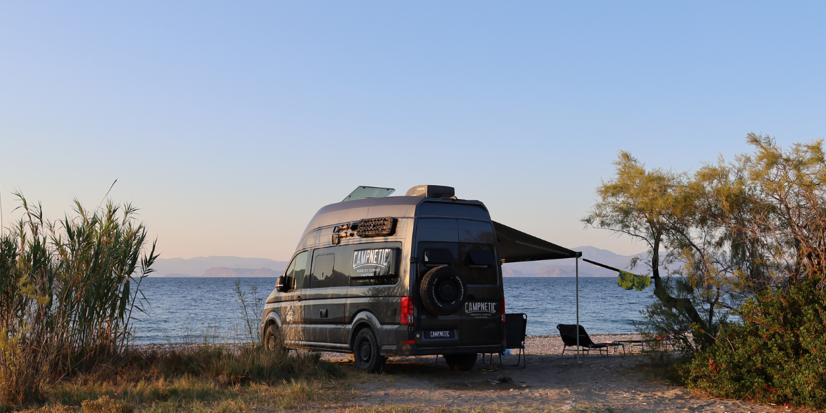 VW Grand California Crafter Sandboards ohne bohren mit Magnethalterung von Campnetic
