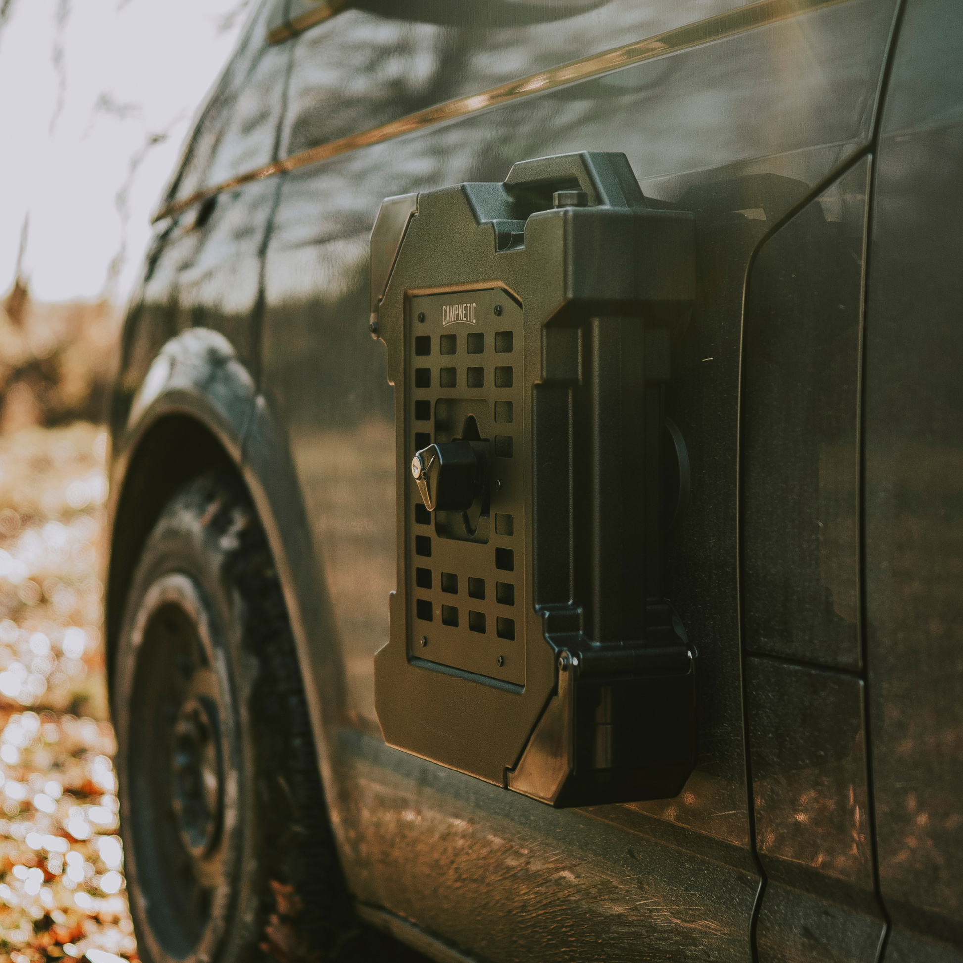Magnetischer Wasserkanister für selbst ausgebaute Camper